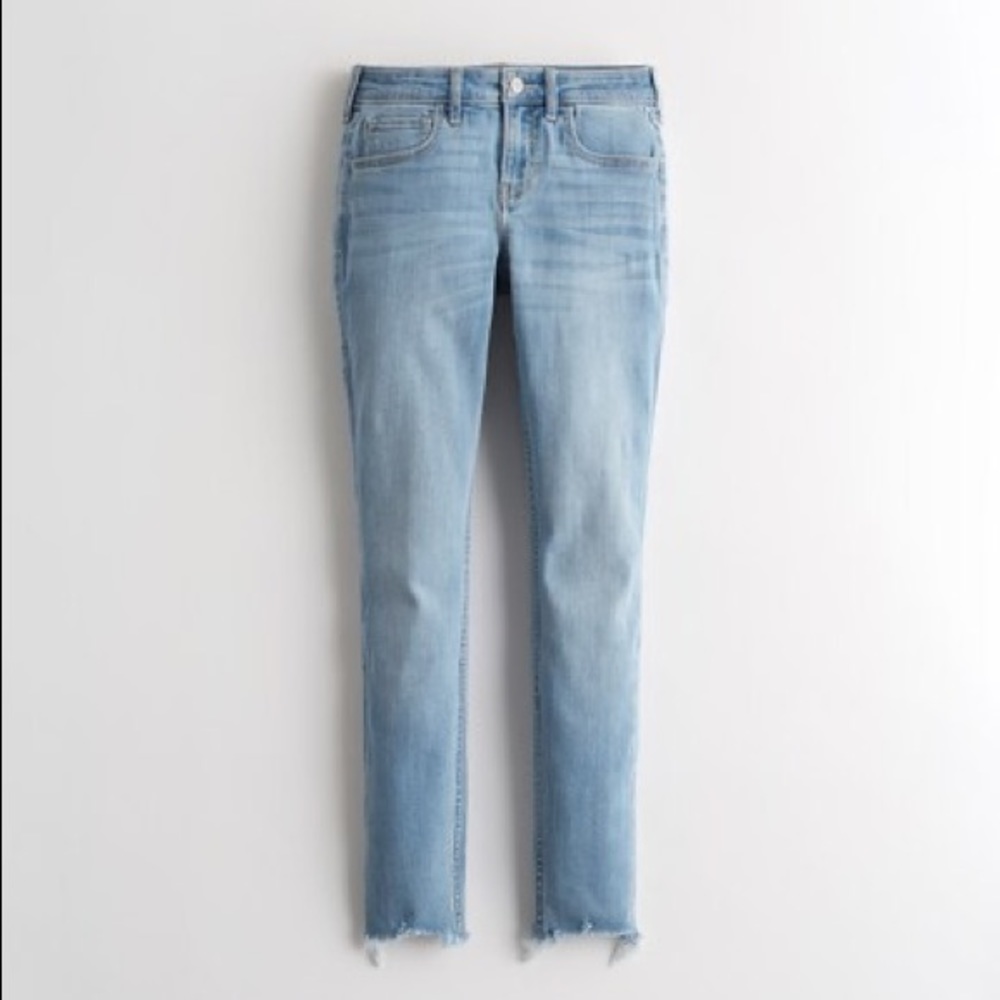 Hollister Low Rise Super Skinny Jeans in a Light Wash - Size 25